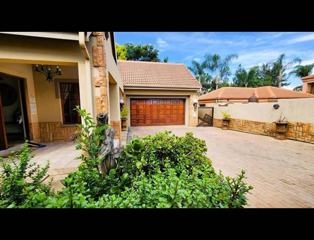 4 BEDROOM HOUSE FOR SALE IN MORELETAPARK